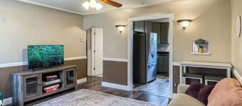 Sweet & Petite Midtown Cottage for 5-Long Stays Welcome