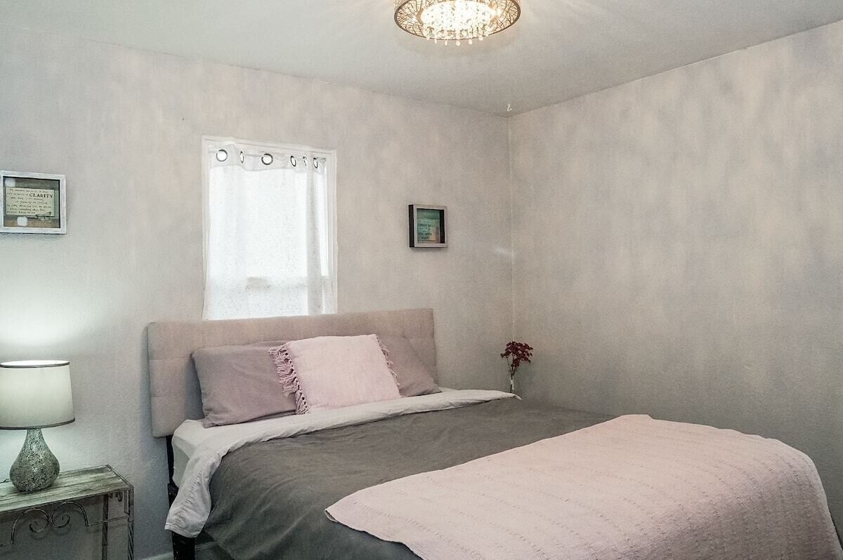 3 bedrooms, internet, bed sheets