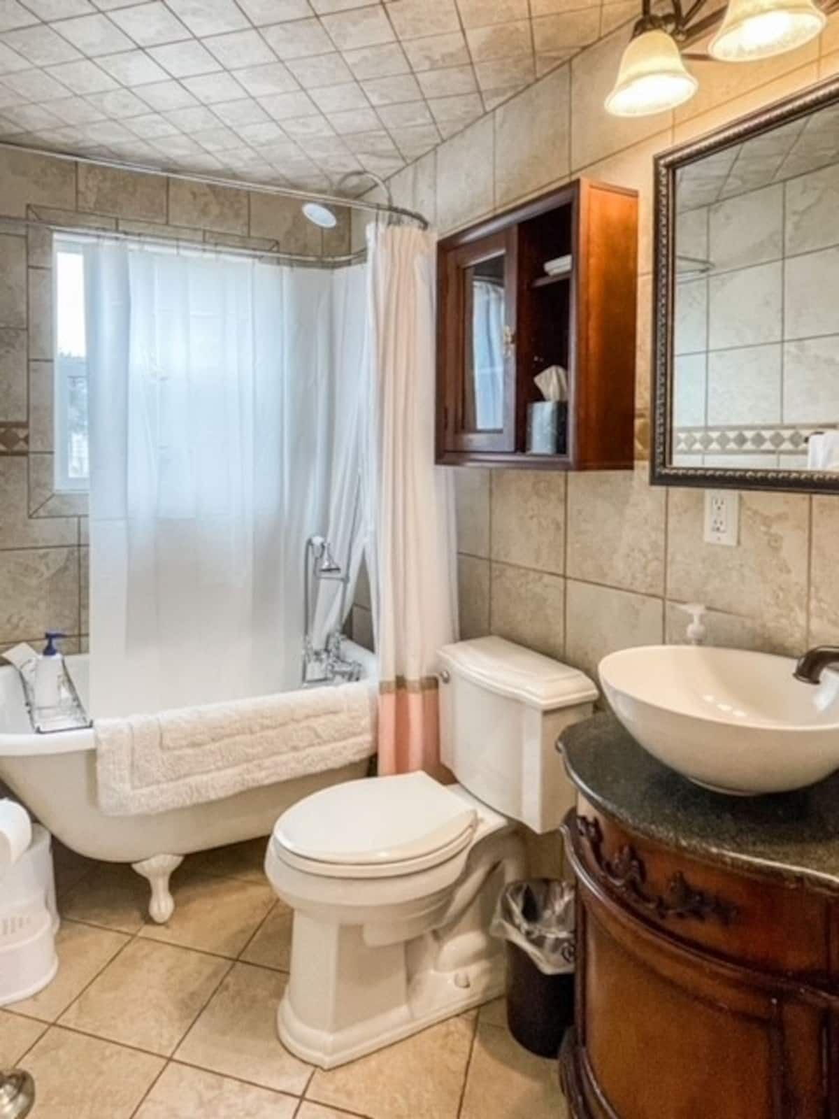 Serviettes fournies, savon, papier toilette