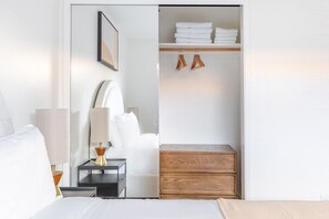 2 habitaciones, tabla de planchar con plancha, wifi y ropa de cama 