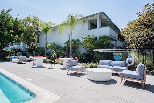 Blueground | Cupertino, pool, nr Cupertino Park