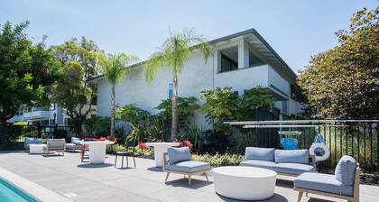 Blueground | Cupertino, pool, nr Cupertino Park