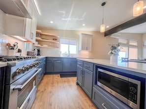 Four Ă micro-ondes, un four, surface de cuisson, lave-vaisselle