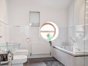 Towels - Beautifully converted barn in Cheshire countryside. (Warmingham, Sandbach)