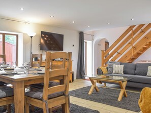 Dining - Beautifully converted barn in Cheshire countryside. (Warmingham, Sandbach)