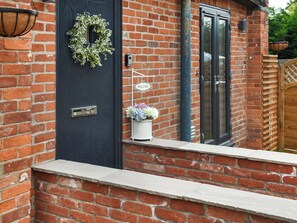 Exterior detail - 4 bedroom accommodation in Little Dunham (Little Dunham)