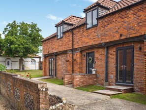 Exterior - 4 bedroom accommodation in Little Dunham (Little Dunham)