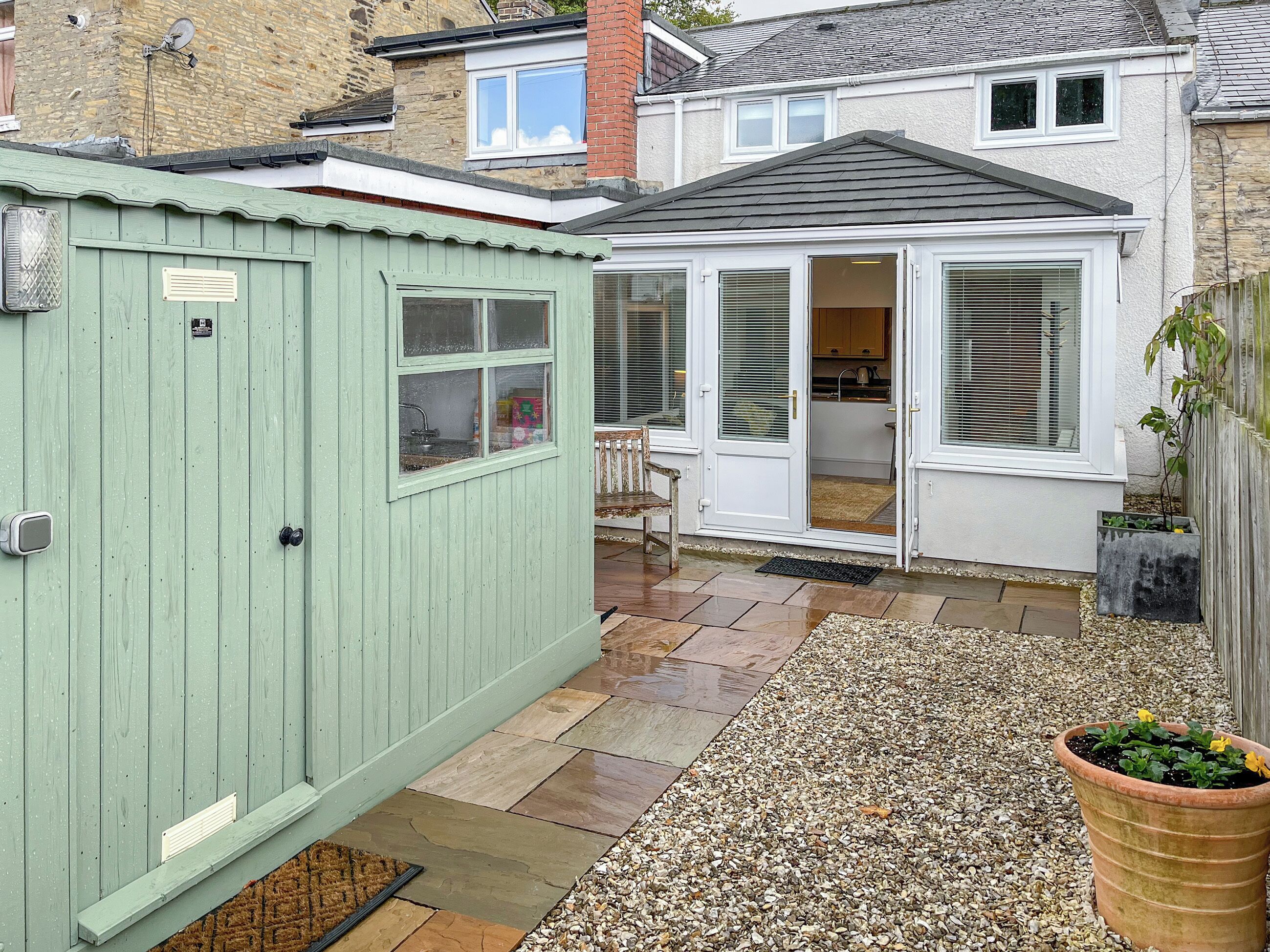 المنشأة من الخارج