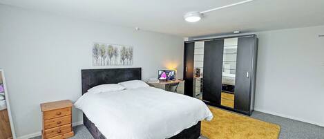 5 bedrooms, free WiFi