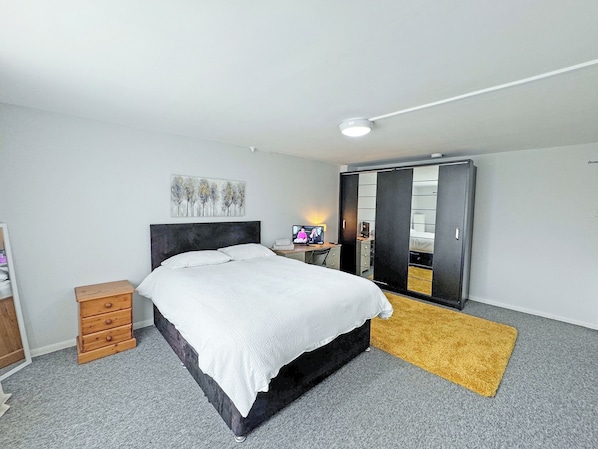 5 bedrooms, free WiFi