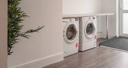 Hilltop Apartment 1 - UK50591