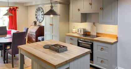 3 bedroom accommodation in Ampleforth, near Helmsley