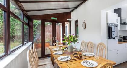 6 bedroom accommodation in Leicester