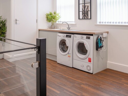 Hilltop Apartment 5 - UK50597