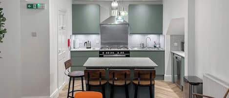 Astianpesukone, syöttötuoli