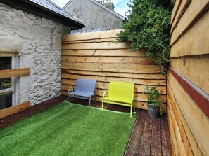 Unclassified image, 3 of 12, button