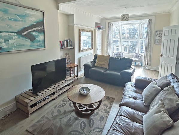 Unclassified image, 1 of 12, button