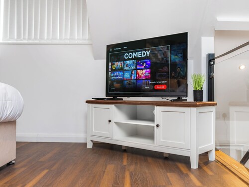Hilltop Apartment 9 - UK50601