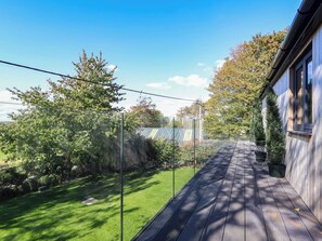 Property grounds - 4 bedroom accommodation in Royal Wootton Bassett (Royal Wootton Bassett)
