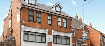 Hilltop Apartment 8 - UK50600