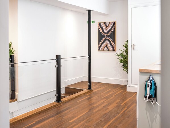 Interior - Hilltop Apartment 8 - UK50600 (Earl Shilton)