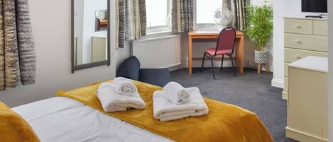 12 bedrooms, WiFi (free)