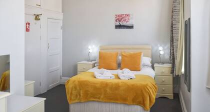 12 bedroom accommodation in Great Yarmouth