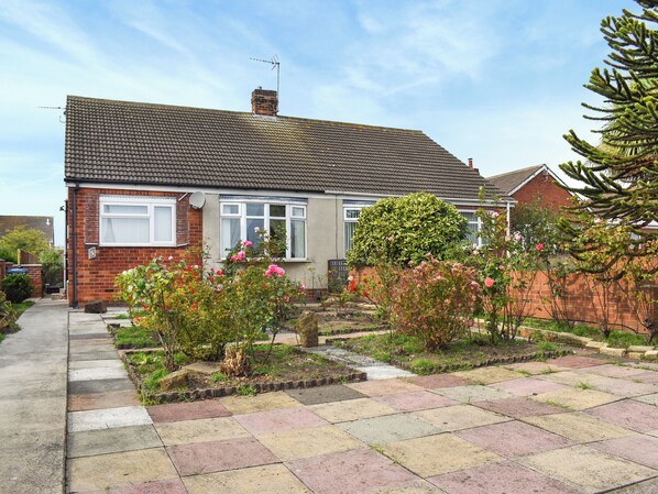 Property grounds - 2 bedroom accommodation in Redcar (Redcar)