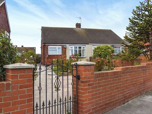 Property grounds - 2 bedroom accommodation in Redcar (Redcar)