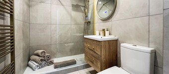 3 bedroom accommodation in Tyn-y-gongl