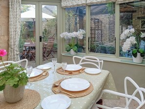 Dining - 3 bedroom accommodation in Tinwell (Tinwell)