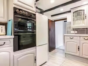 Dishwasher, highchair - Sunnyside Cottage Retreat (St Austell)