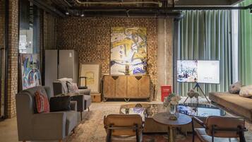 Área de estar no saguão