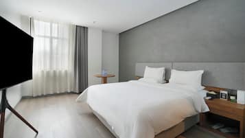 Comfort Room, City View | Blackout drapes, free WiFi
