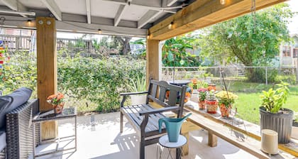 1/2 Mi to Cruise Port! Galveston Retreat w/ Yard.