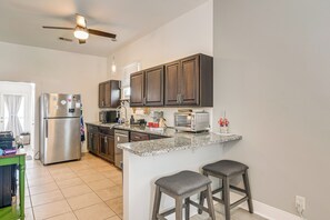 Refrigerador, microondas, parrilla de estufa y lavavajillas 