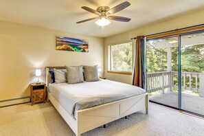 3 bedrooms, Internet, bed sheets - 3 Mi to Lake Tahoe: Forest-View Sanctuary w/ Deck! (Incline Village)