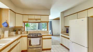 Refrigerador, microondas, parrilla de estufa y lavavajillas