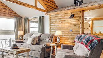 Fernseher, Kamin, Bücher