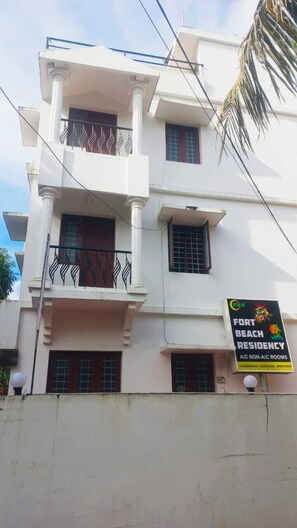 Fachada da propriedade