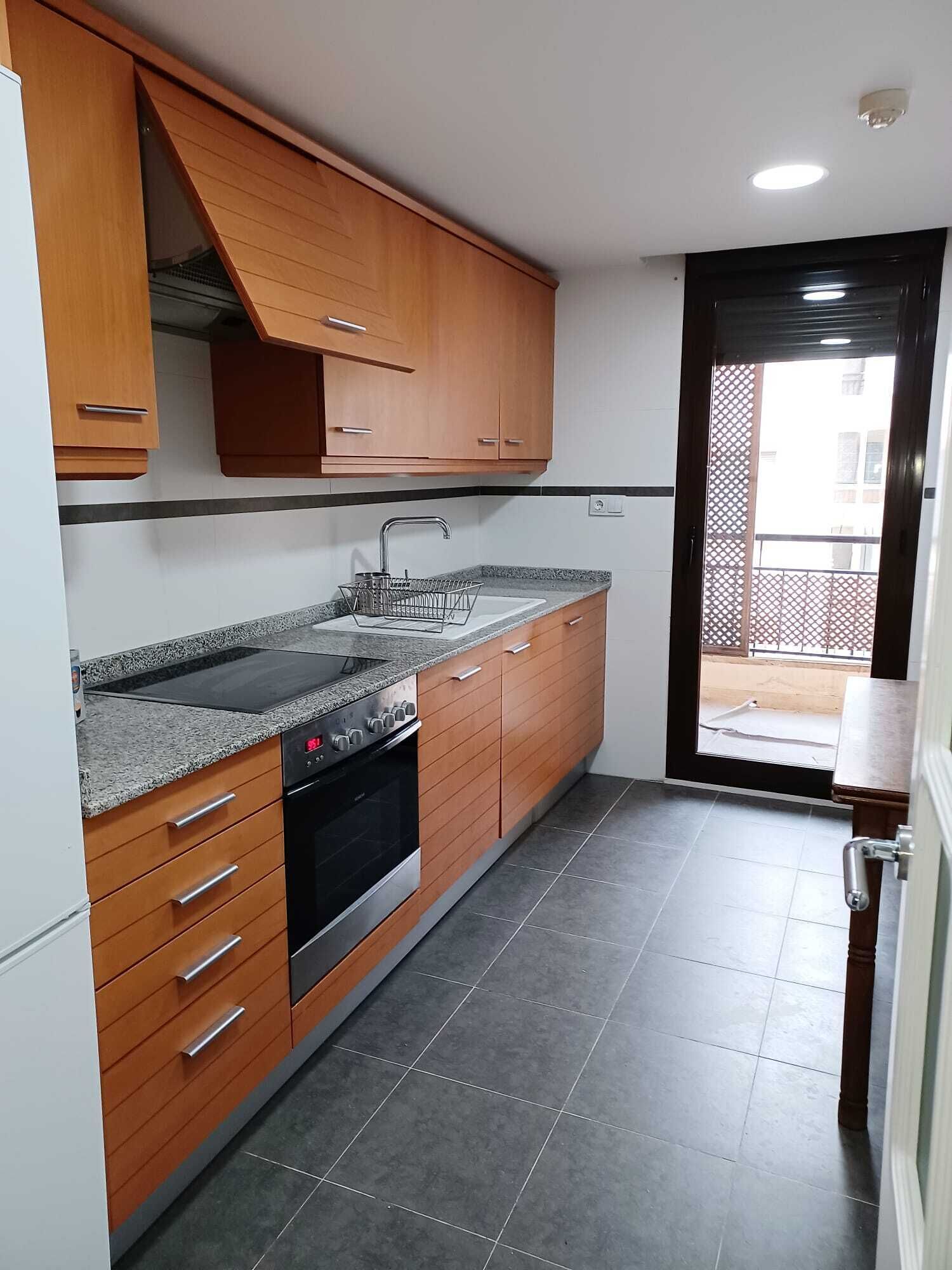 Frigorífic, microones, forn i placa de cuina 