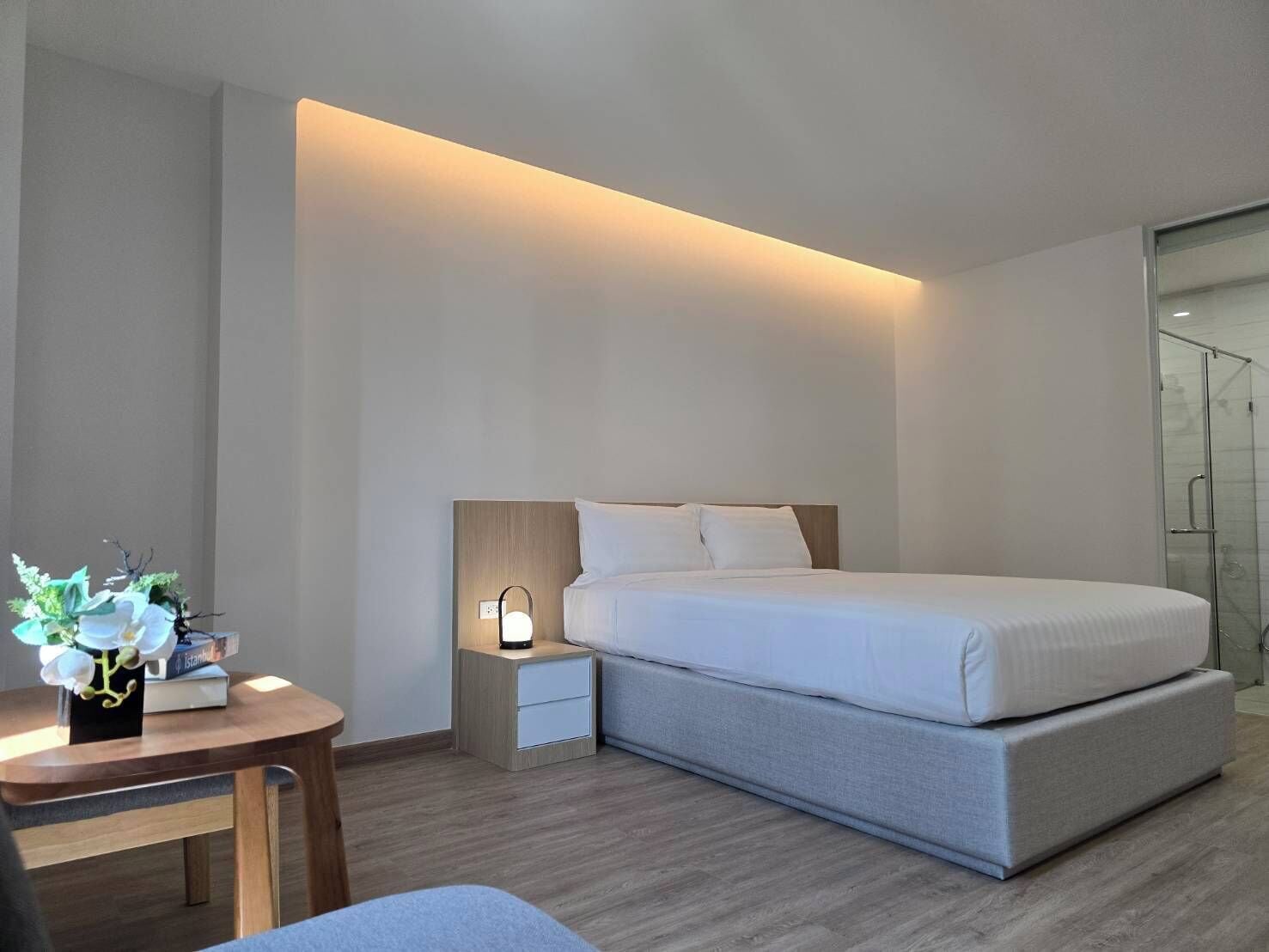 Quarto casal luxo | Espaço de trabalho para notebook, cortinas blackout, Wi-Fi de cortesia