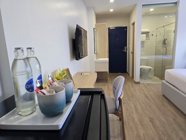 Premier Double Room | Laptop workspace, blackout drapes, free WiFi