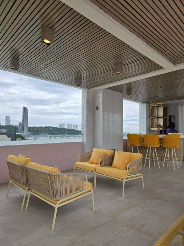 Poolside bar