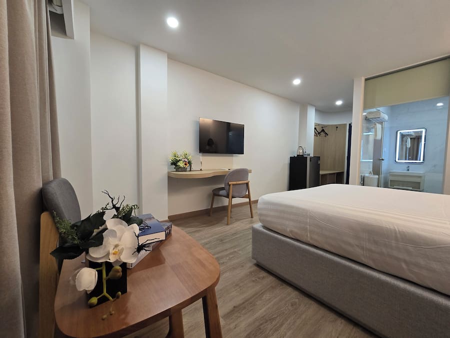 Espacio para trabajar con laptop, cortinas blackout y wifi gratis