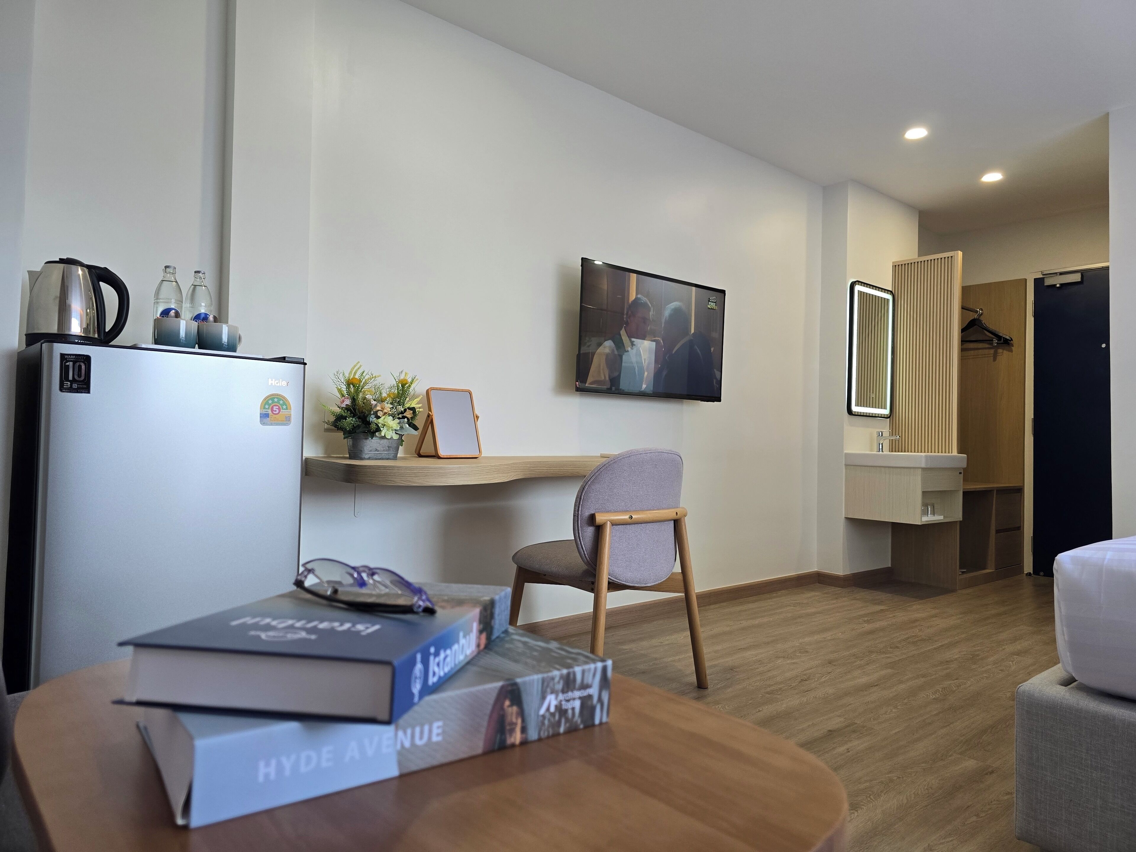 Habitación doble Premier | Espacio para trabajar con laptop, cortinas blackout y wifi gratis 