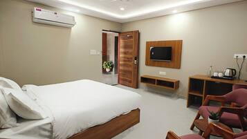 Luxury Double Room, City View | Desk, laptop workspace, blackout drapes, iron/ironing board