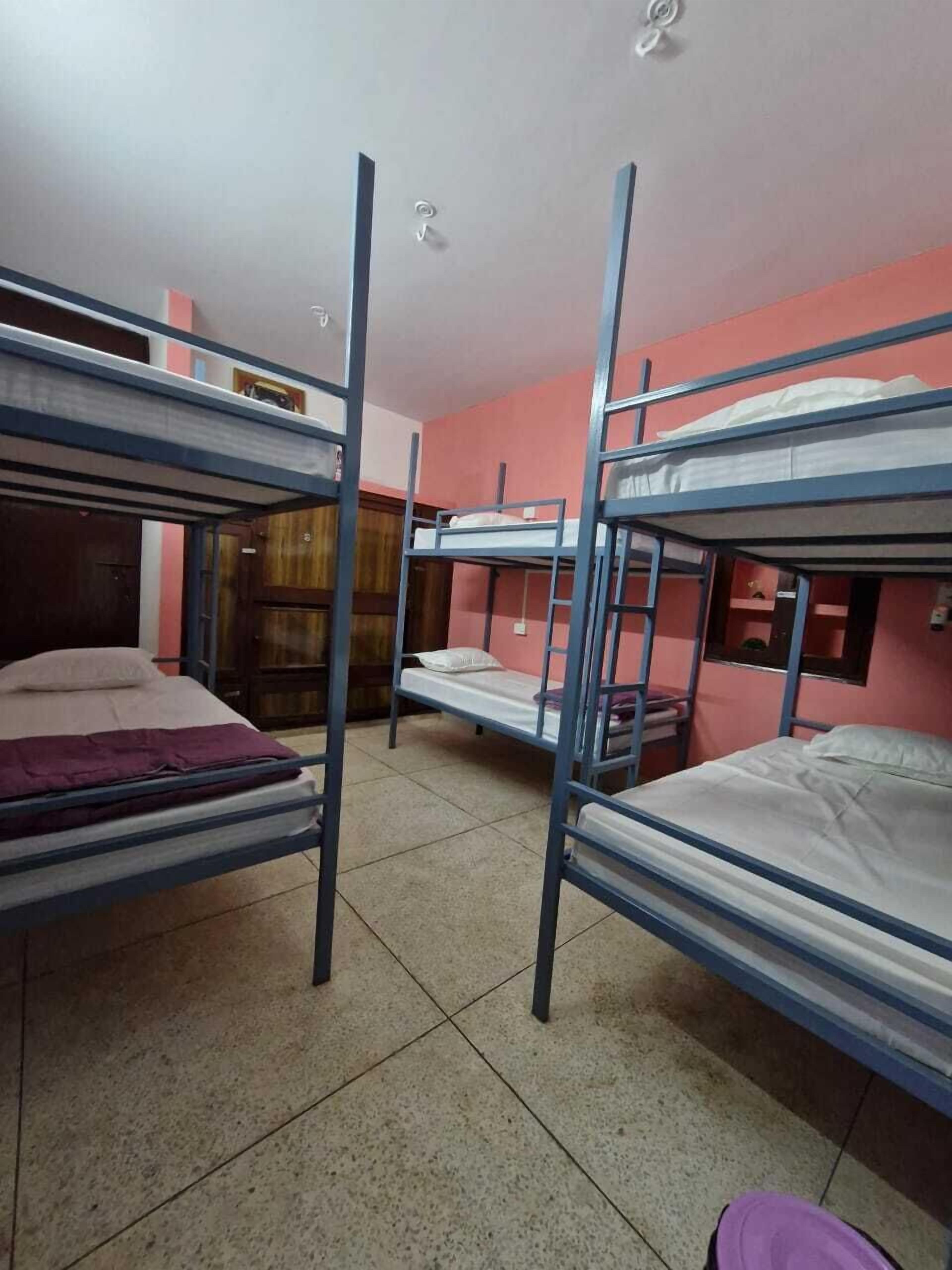 Slaapzaal | Een kluis op de kamer, een strijkplank/strijkijzer, gratis wifi