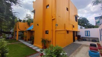 Fachada de la propiedad