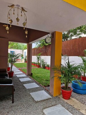 Garden - TNC Lucknow by The Nomad Cave Hostel (Lucknow)